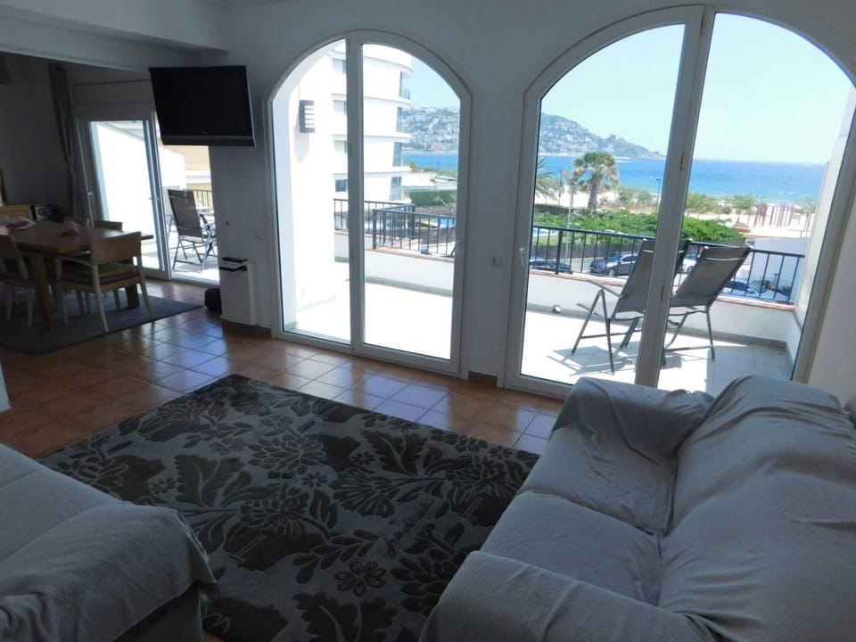 Piso de vacaciones de 2 habitaciones, con amplia terraza y parking en Salatar, Apartment in Roses