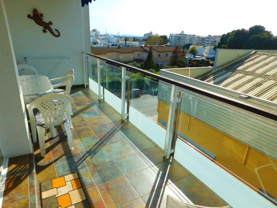 Wohnung mit privatem Parkplatz und Gemeinschaftspool Apartment in Roses
