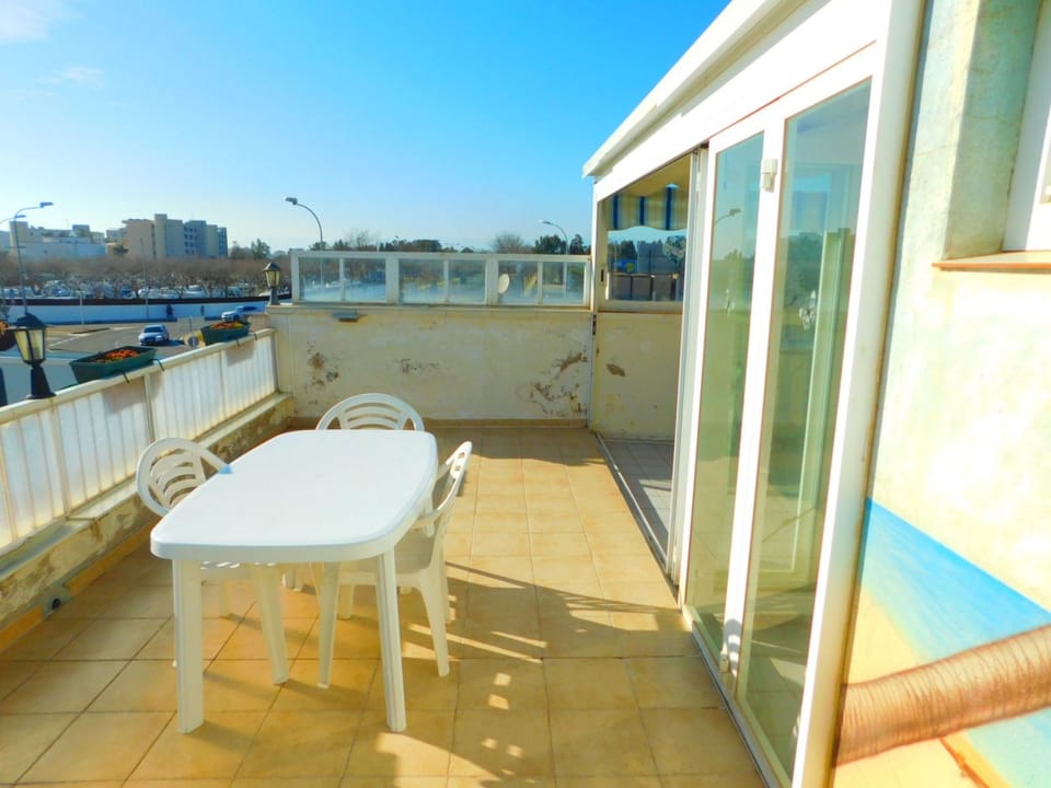 Ferienvermietung Penthouse mit schöner Terrasse 200m vom Strand Salatar, Roses Apartment in Roses