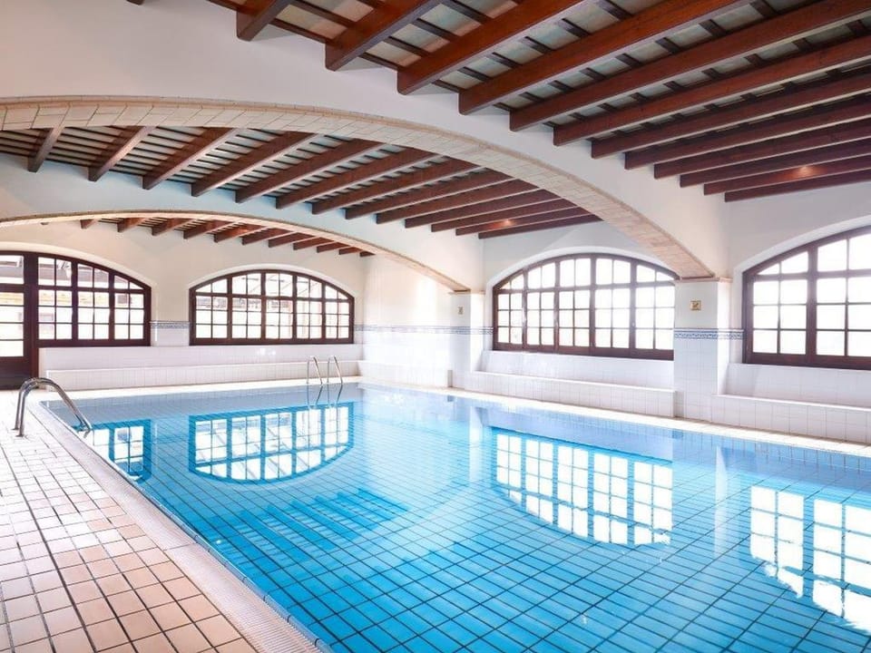 Pool Indoor