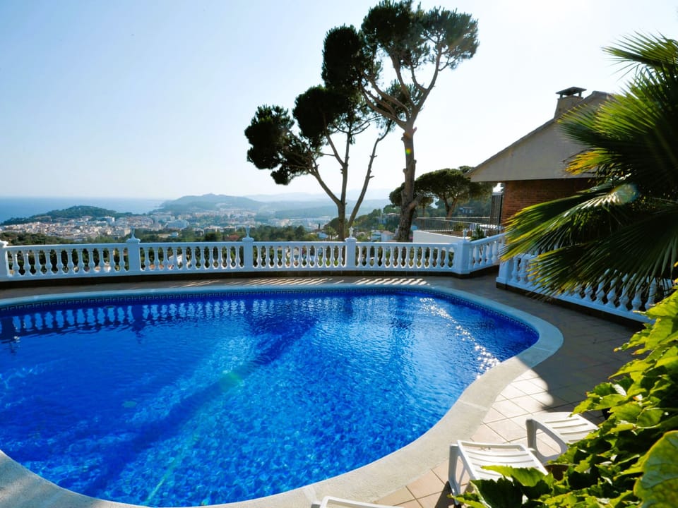 Maison Fluvia für 17 Personen in Lloret de Mar Vacation rental in Lloret de Mar