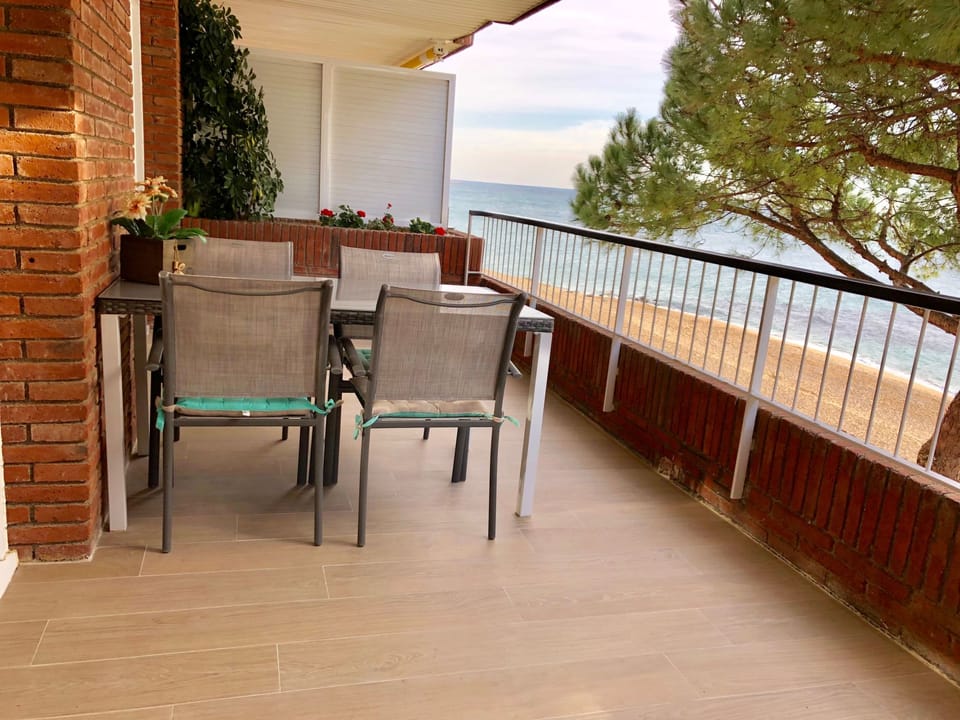 Wohnung an der Strandpromenade Apartment in Maresme