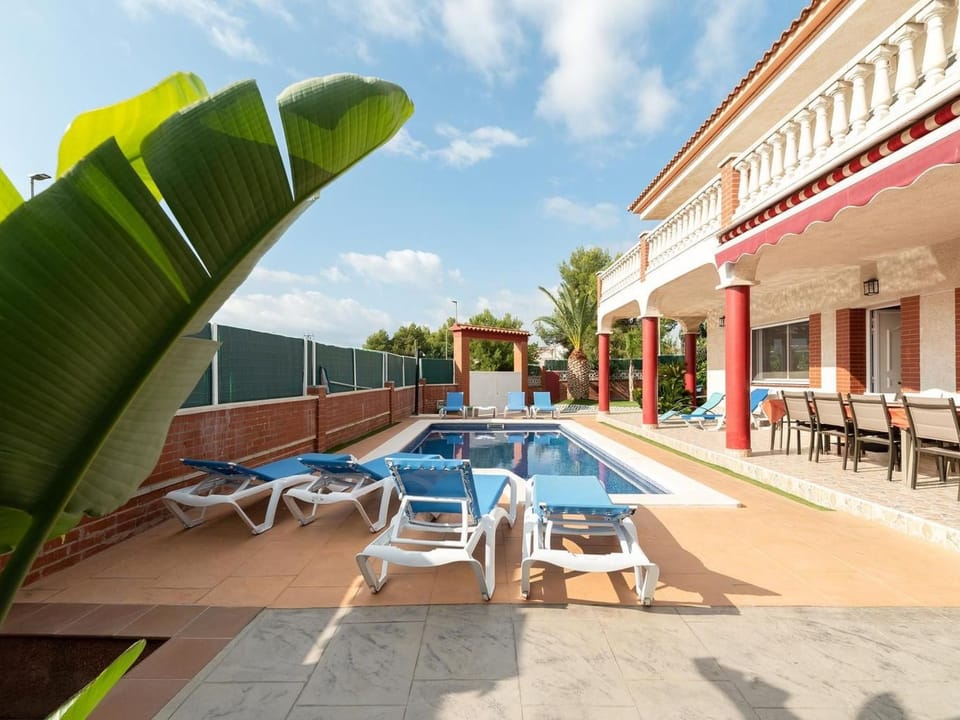 Chalet 'Vista Cunit' mit privatem Pool Vacation rental in Garraf