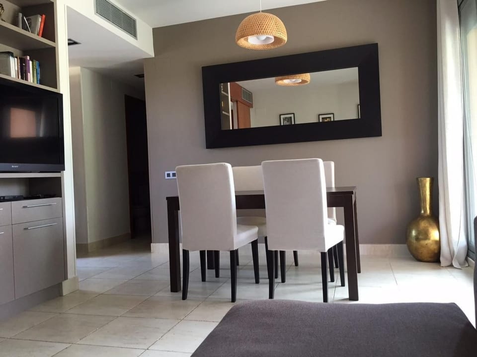 Haus in Bonmont mit Schwimmbad und Port Aventura Apartment in Baix Camp