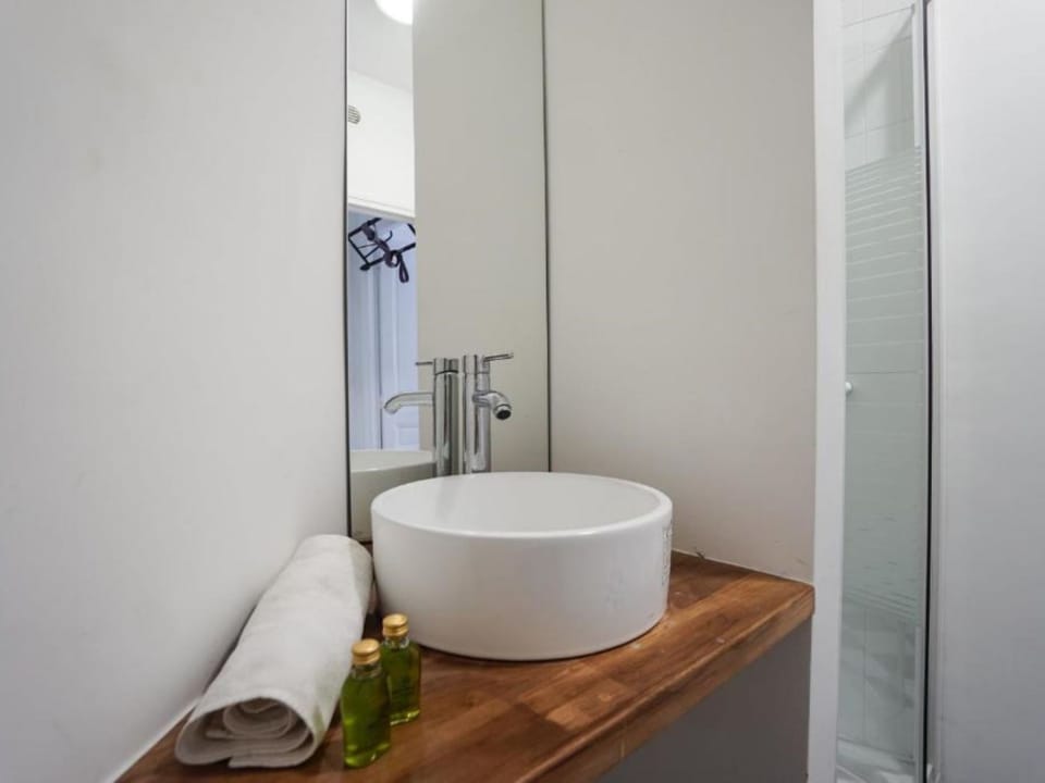 Zimmer mit Badezimmer Vacation rental in Paris