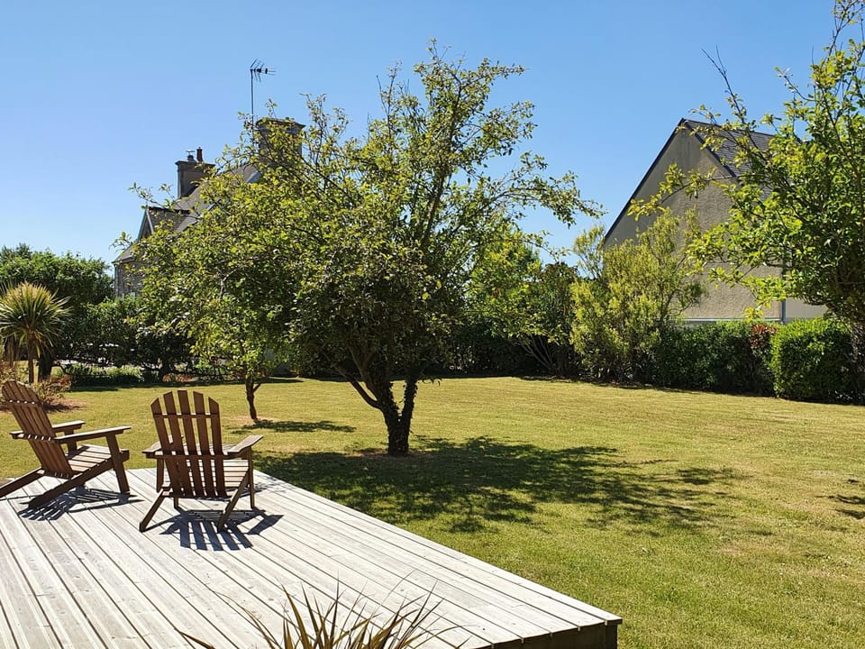Charmantes Holzhaus in einer grünen Umgebung Vacation rental in Portbail