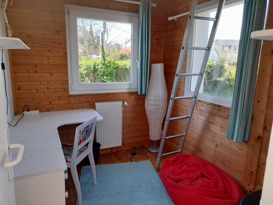 Kleine Wohnung in großem Familienhaus Vacation rental in Brest