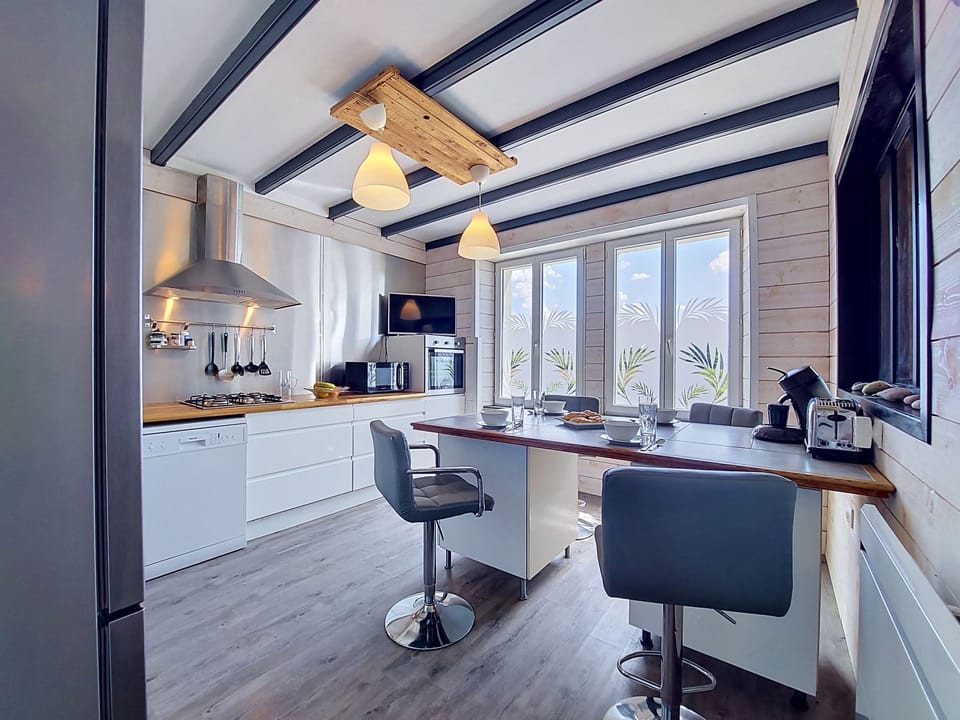 Kitchen / Dining Room