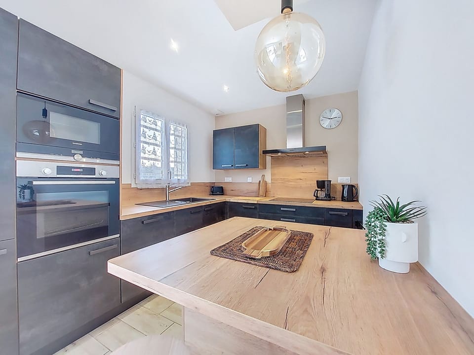 Kitchen / Dining Room