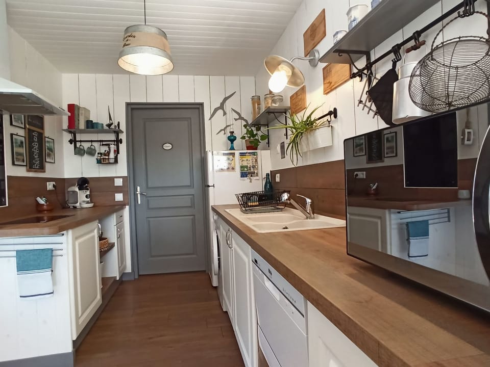 Kitchen / Dining Room