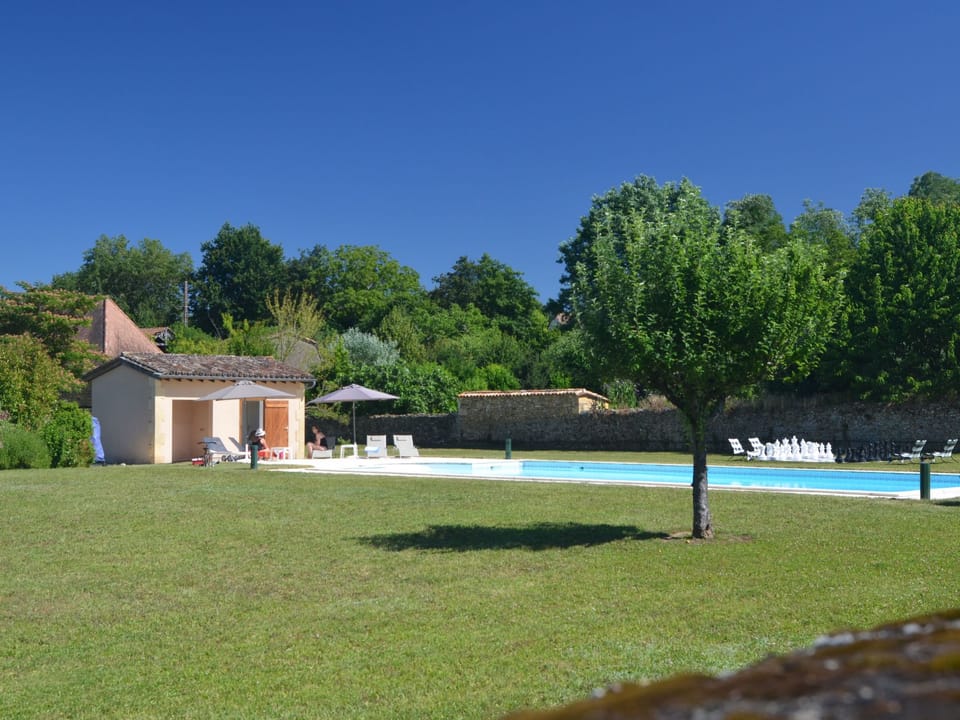 Altehrwürdiges Landhaus mit Pool in Aquitanien für 12 Personen Vacation rental in Occitanie