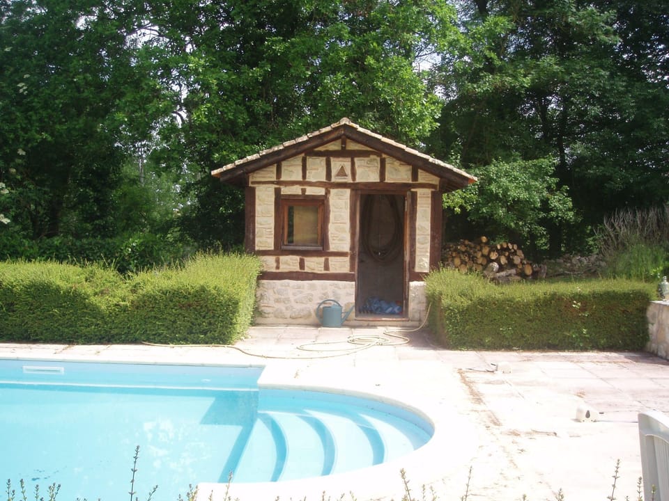 Der Pavillon - im Park des Schlosses Lescaut Vacation rental in Occitanie