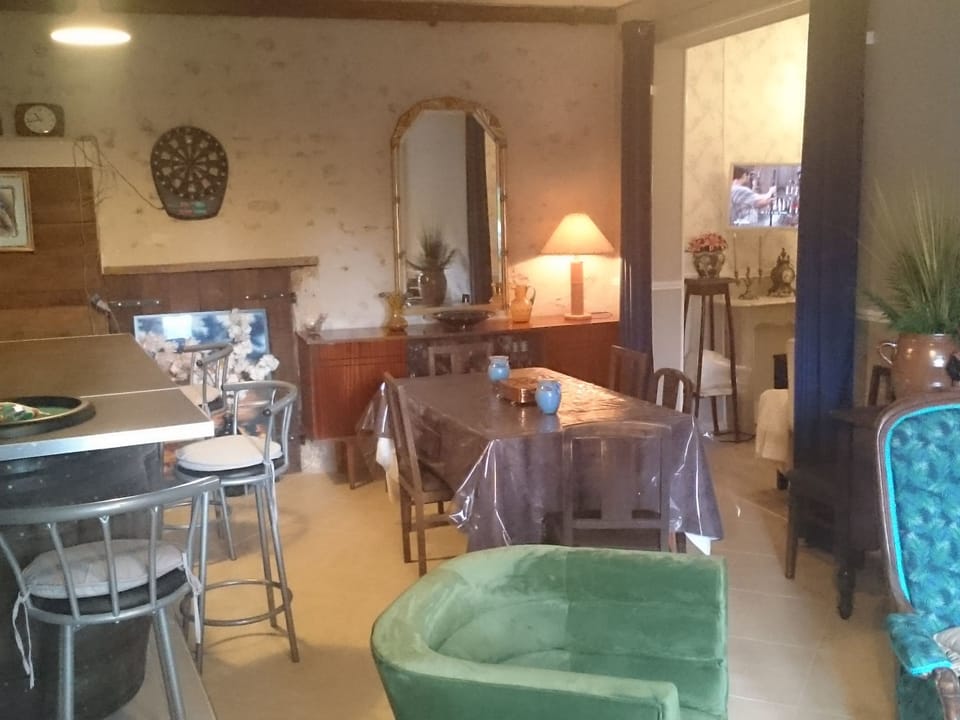 Maison le Pressoir in Vallières-les-Grandes Vacation rental in Centre-Val de Loire