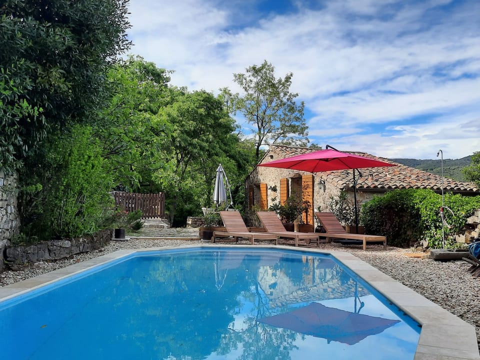 "Gîte La Calade" mit Pool Vacation rental in Occitanie