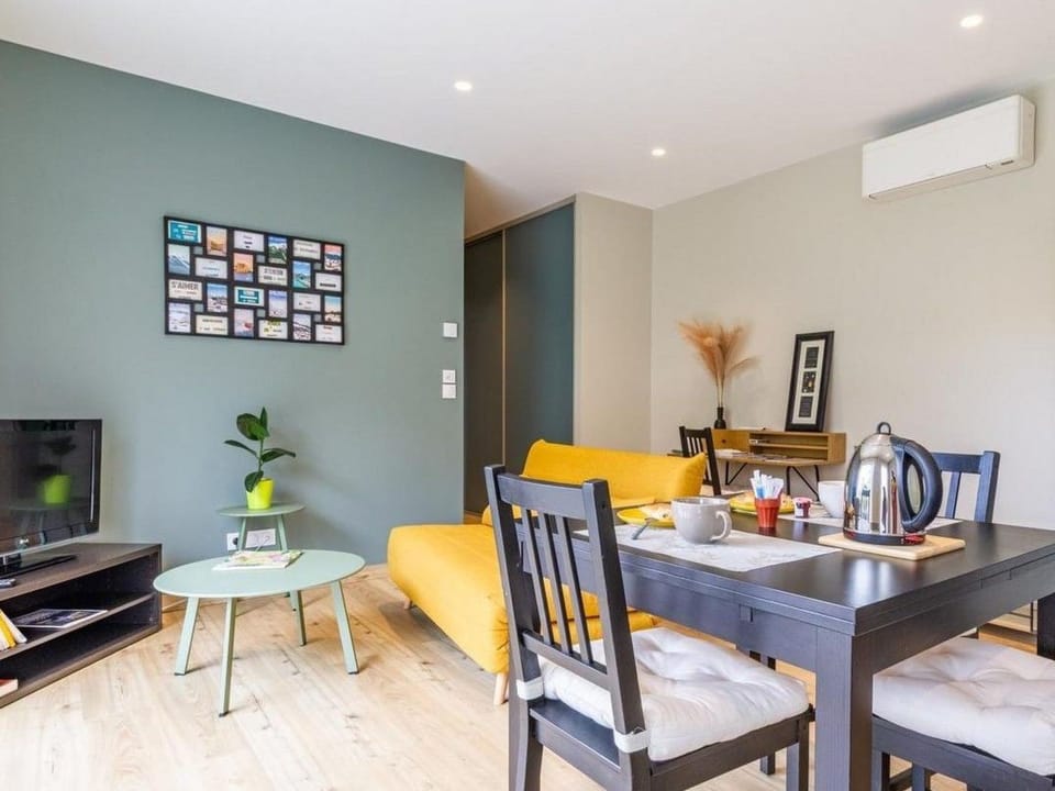 Doppelhaushälfte mit Terrasse Vacation rental in Auvergne-Rhône-Alpes