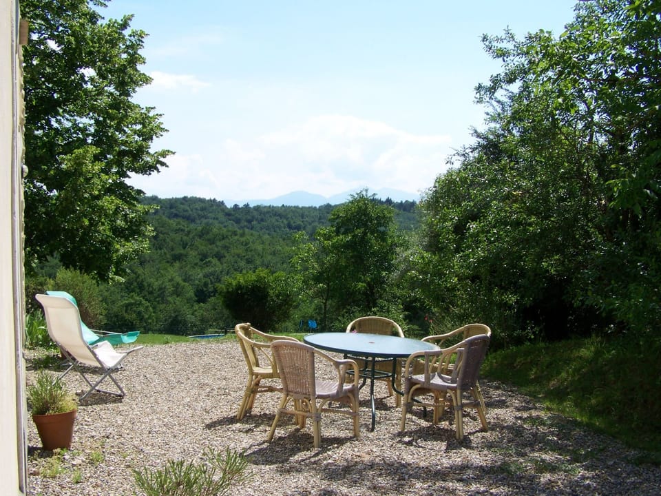 Hochwertiges Haus mit Terrassenblick auf die Berge Vacation rental in Occitanie