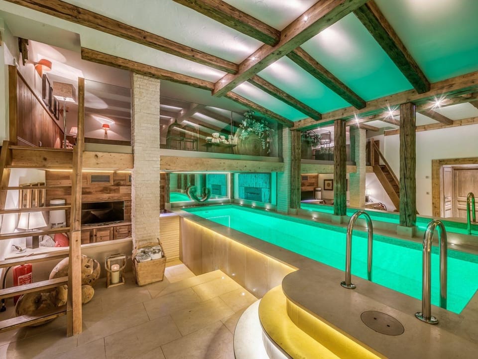 Pool Indoor