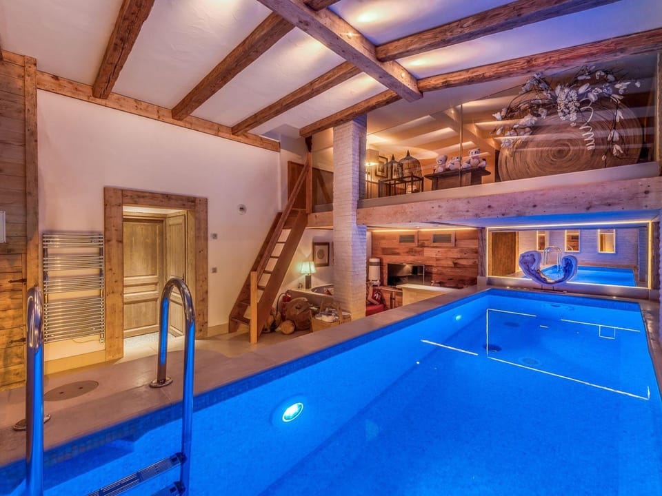 Pool Indoor