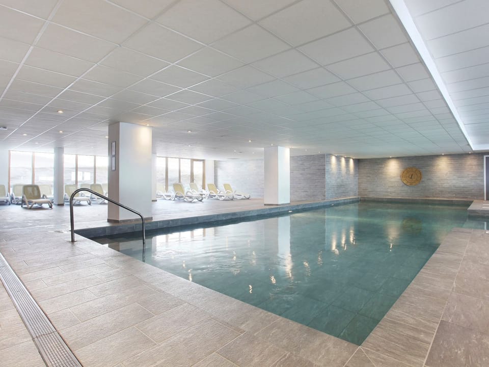 Pool Indoor