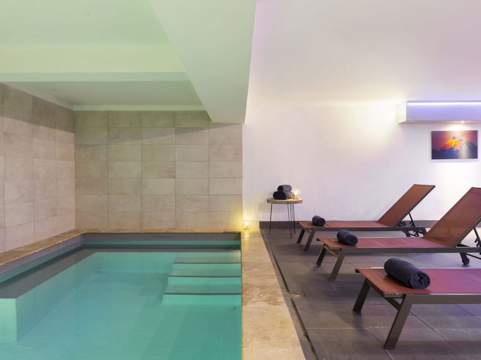 Pool Indoor