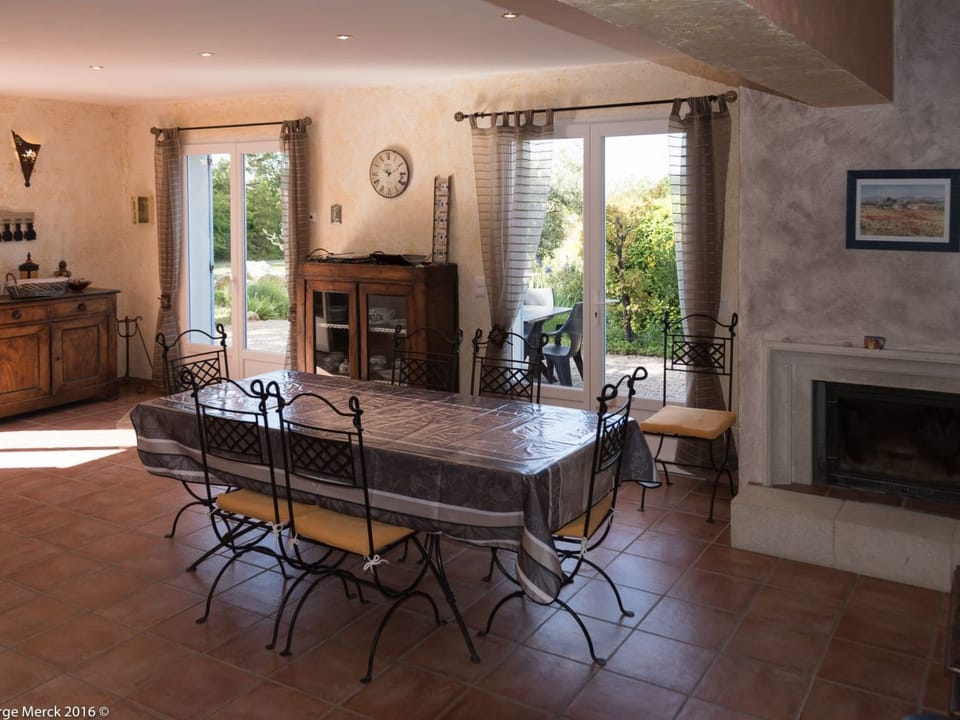 pin parasol Vacation rental in Aups