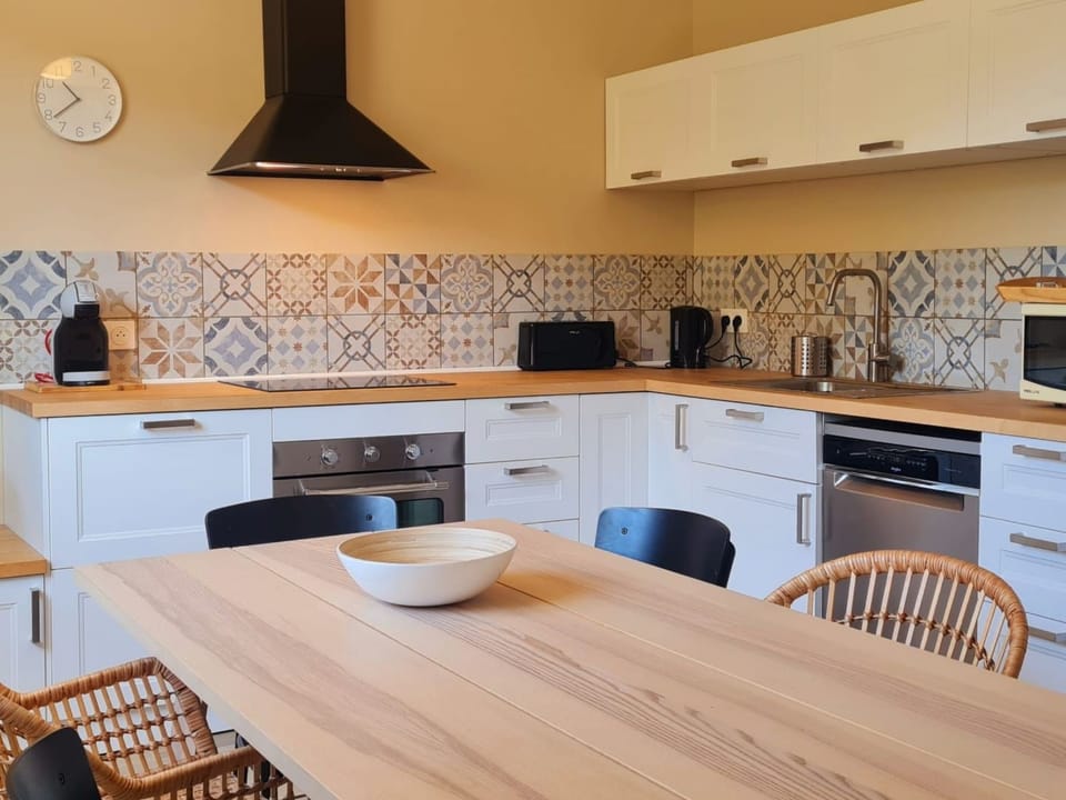 im Herzen eines Weinguts, Terrasse und Balkon mit Bergblick, Schwimmbad Vacation rental in French Riviera