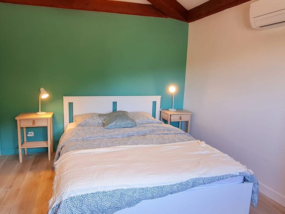 im Herzen eines Weinguts, Terrasse und Balkon mit Bergblick, Schwimmbad Vacation rental in French Riviera