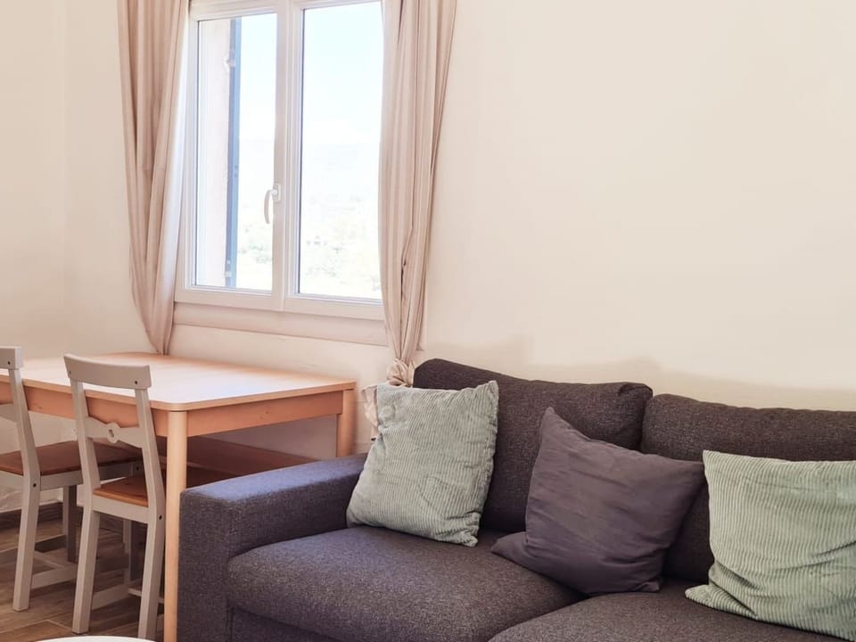 im Herzen der Weinberge, schattige Terrasse umgeben von Grün, Pool Vacation rental in French Riviera