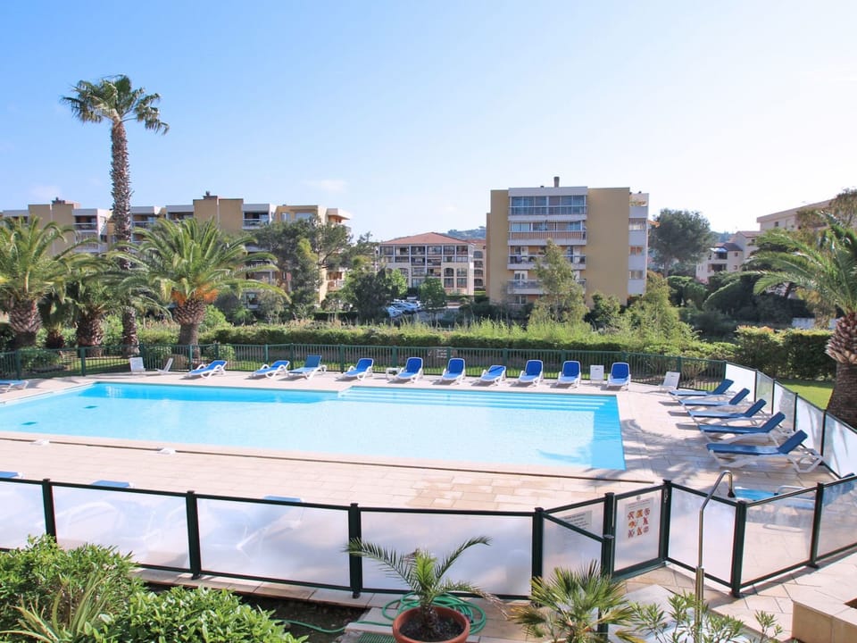 Appt 6 Pers - Piscine Résidence - Climatisation Apartment in Sainte-Maxime