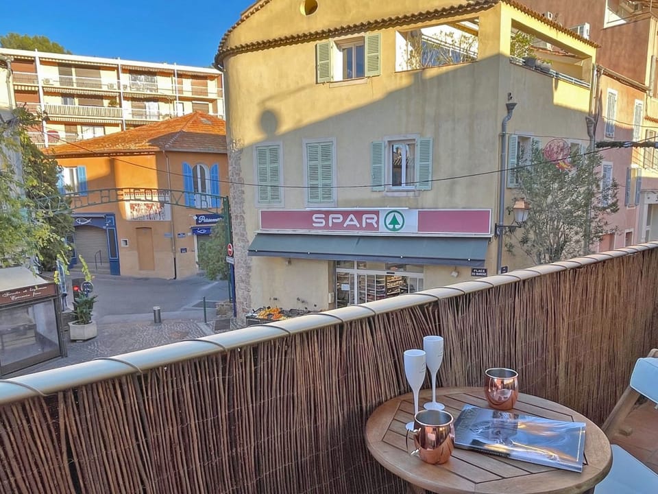 Apt 4 Pers - Climatisation - Wifi - Centre ville Apartment in Sainte-Maxime