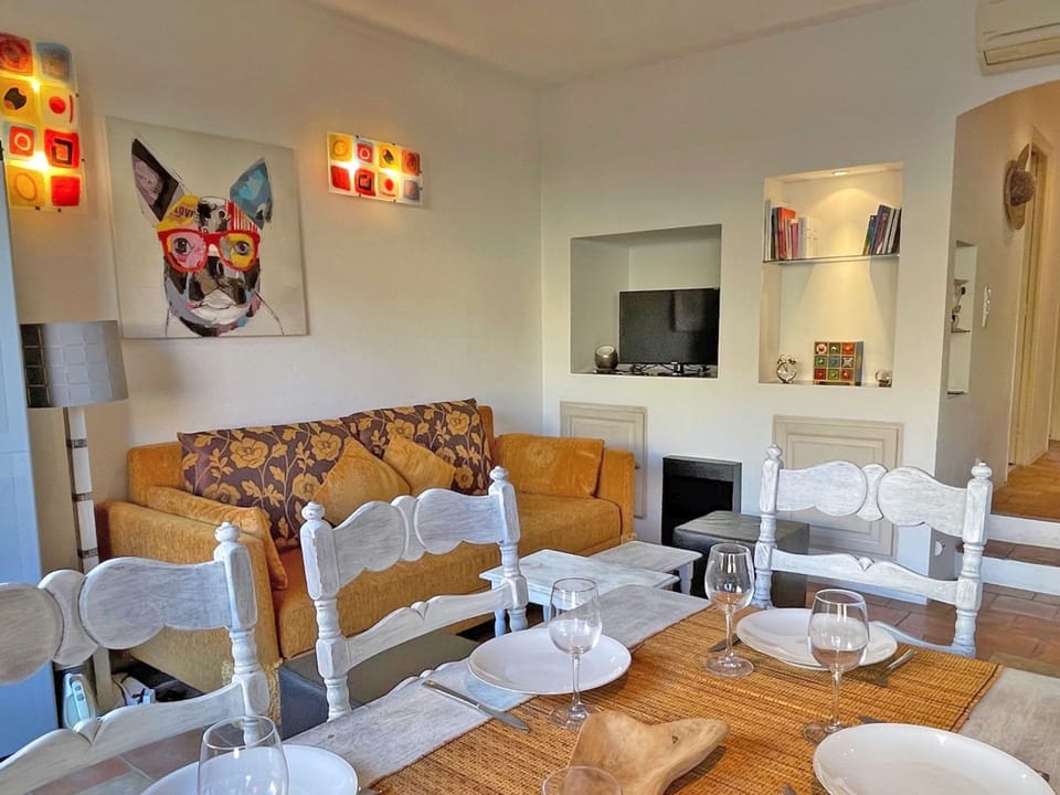 Apt 4 Pers - Climatisation - Wifi - Centre ville Apartment in Sainte-Maxime