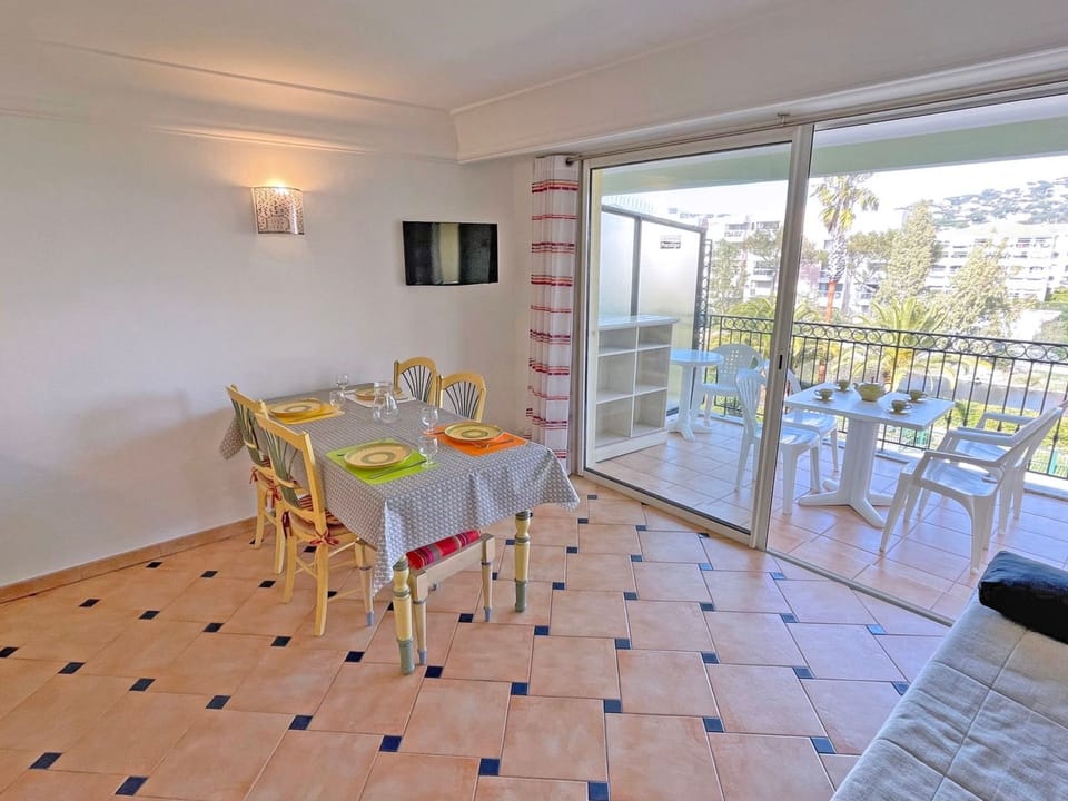 Appt 5 Personnes - Piscine Résidence - Clim Apartment in Sainte-Maxime