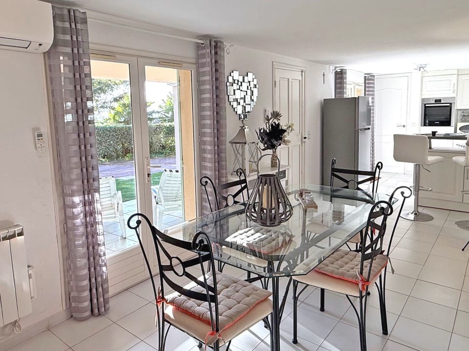 Appt - 2/4pers - Vue Mer - Clim - Ste Maxime Apartment in Sainte-Maxime