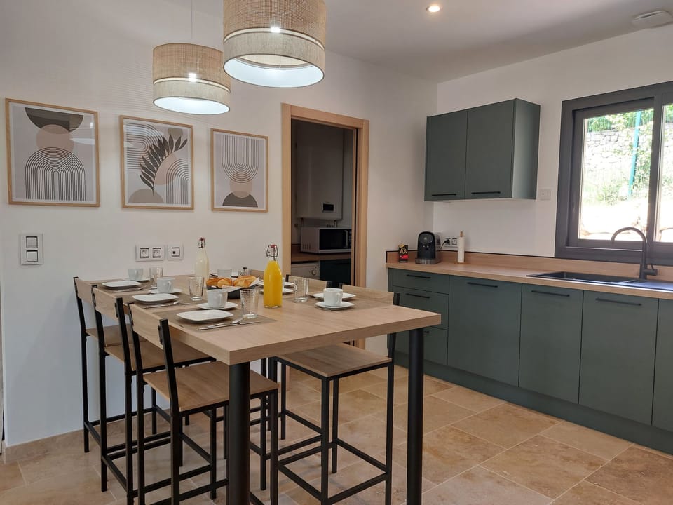 Kitchen / Dining Room