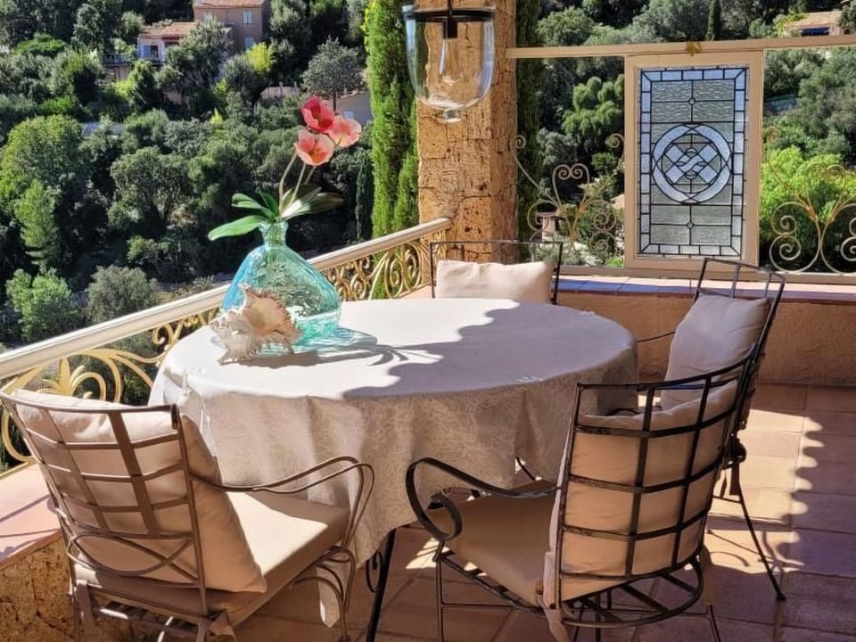 Villa Aurélie mit Meersicht Vacation rental in Saint-Raphael