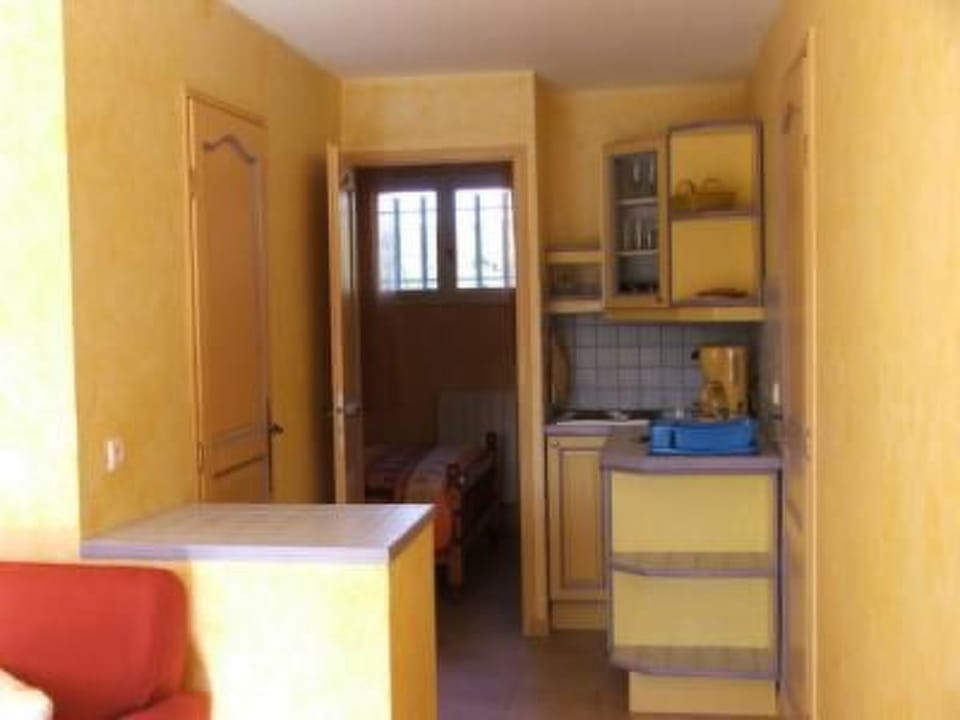 Mimosa Apartment in Saint-Raphael
