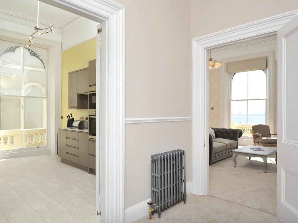 Geschmackvoll und luxuriös eingerichtete Ferienwohnung in der ersten Etage, mit Apartment in Plymouth