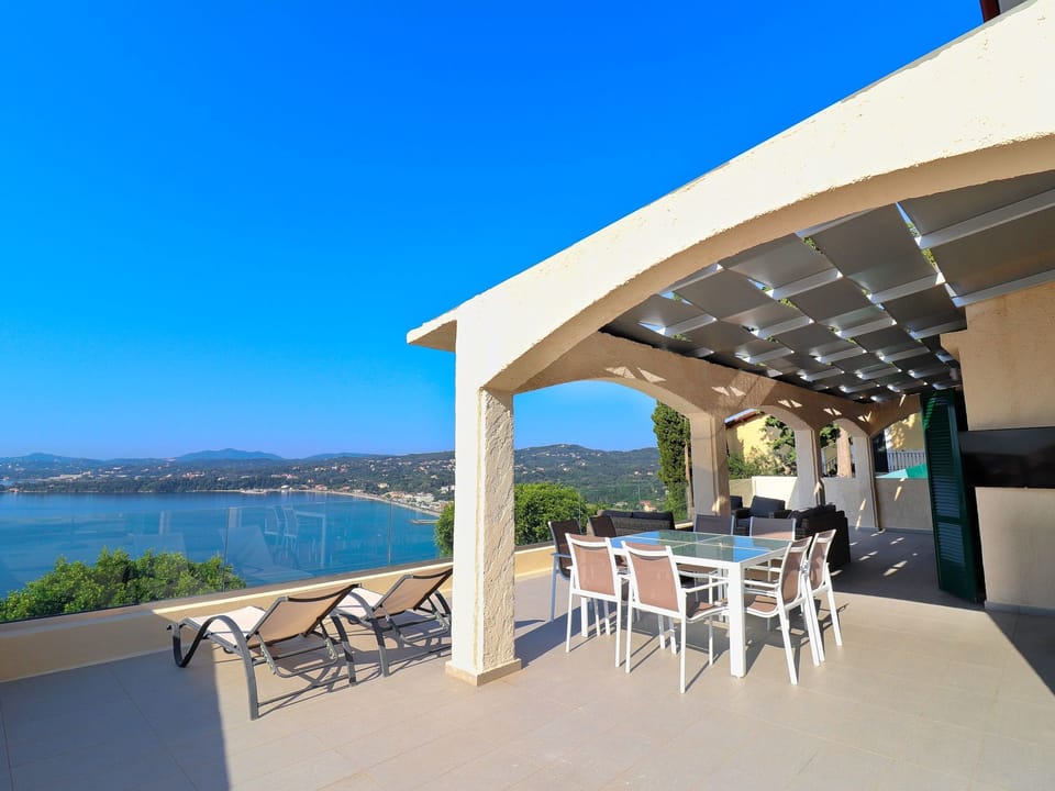 "Faiax" mit eigenem Pool Vacation rental in Corfu, Greece