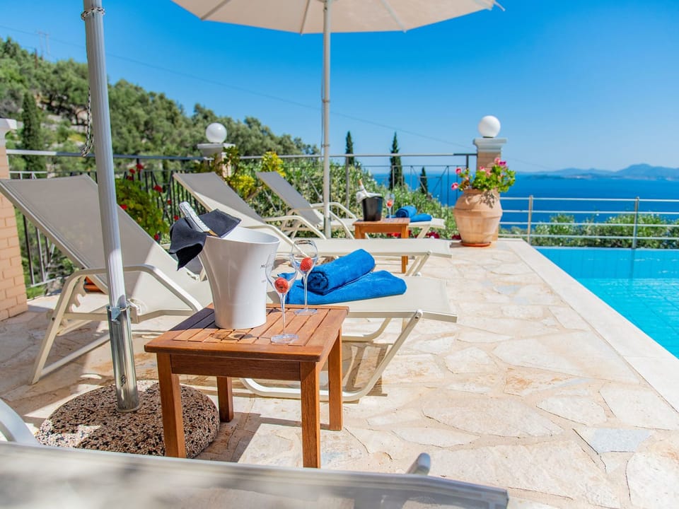 Villa Anthula mit Pool und herrlichem Meerblick Vacation rental in Corfu, Greece