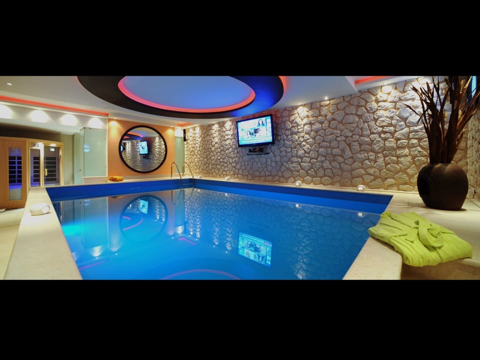 Pool Indoor