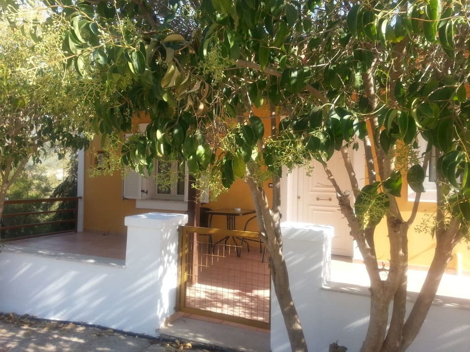 "Yellow Villa" Vacation rental in Samos, Greece