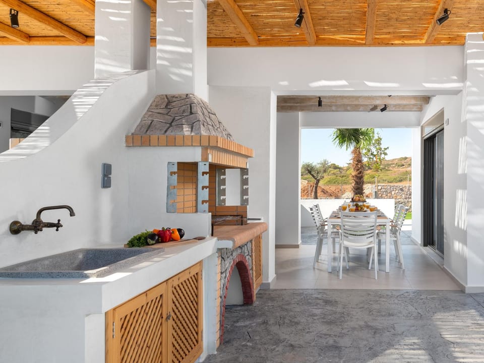Villa Pounentis auf einem Hügel in Lachania Vacation rental in Rhodes, Greece