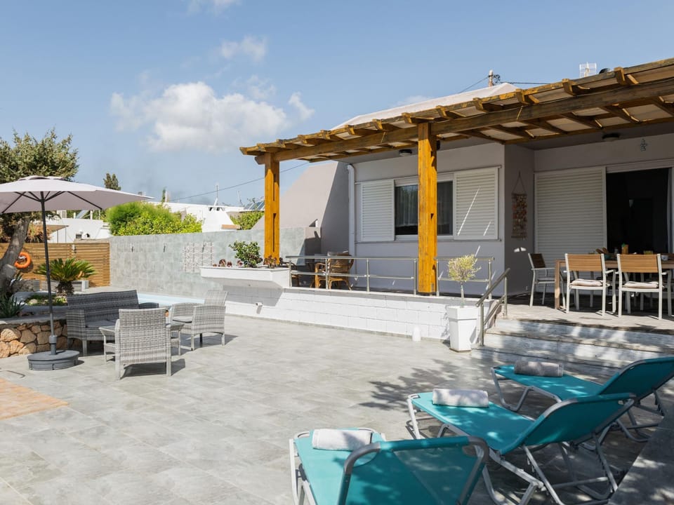Villa Perla am Strand mit Meerblick Vacation rental in Lardos