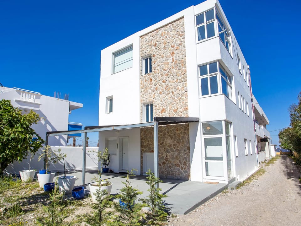 Ammos Junior Suite - in der Nähe des Strandes von Faliraki Apartment in Faliraki, Greece
