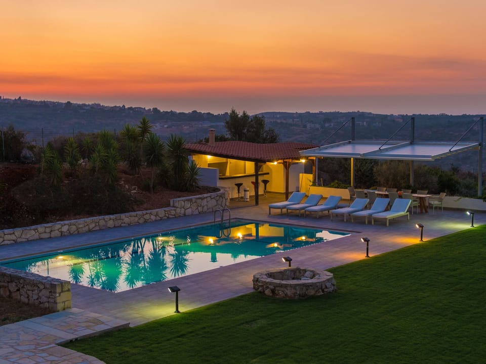 Villa Mathea - Kreta - Große Luxusvilla mit privatem Pool - Zentrale aber ruhig Vacation rental in Crete