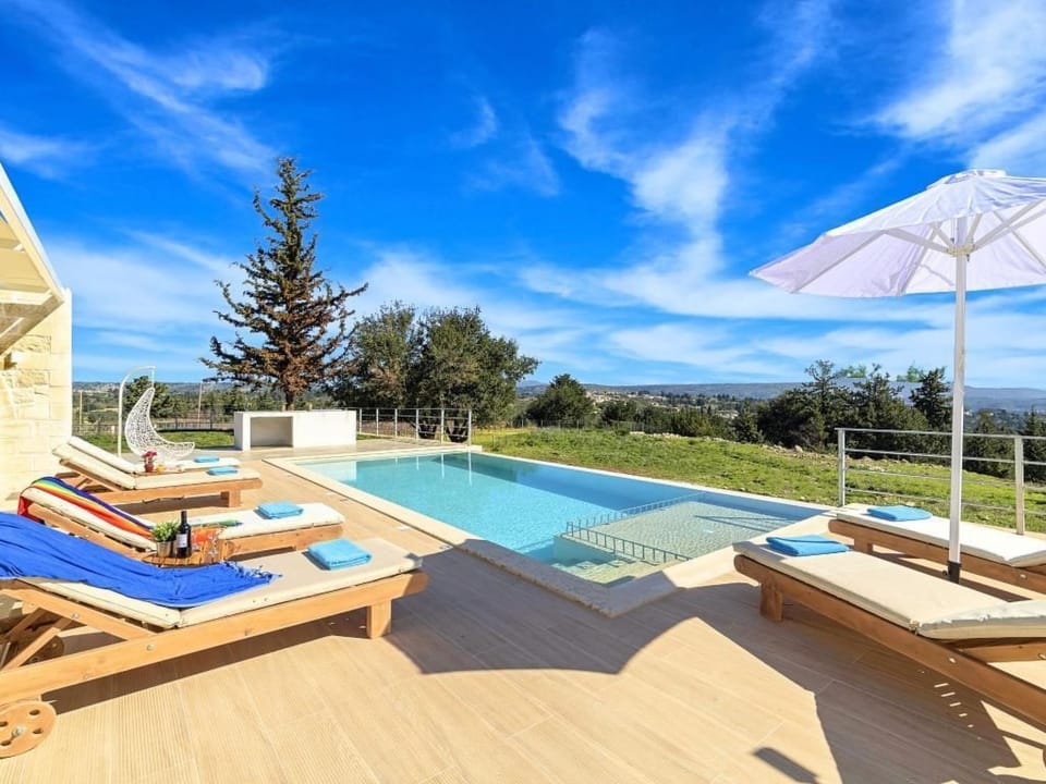 "Orientem Villa" mit beheiztem Pool Vacation rental in Crete