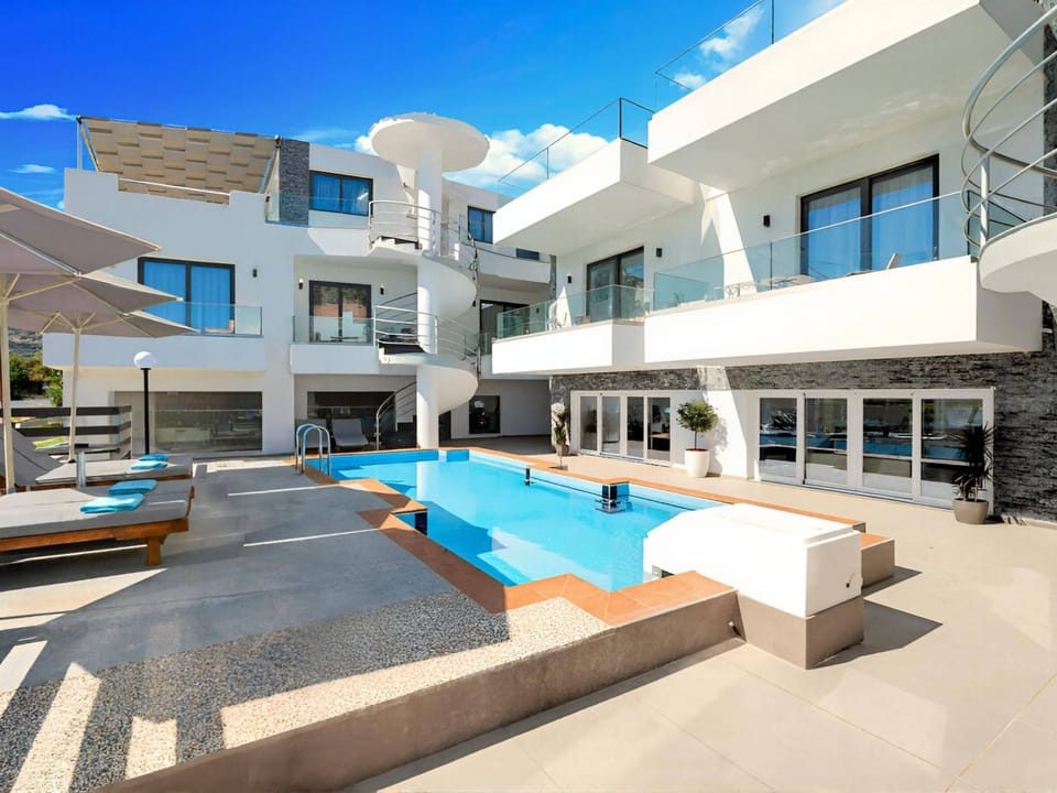 Pnoe Beachside Suite Apartment in Crete
