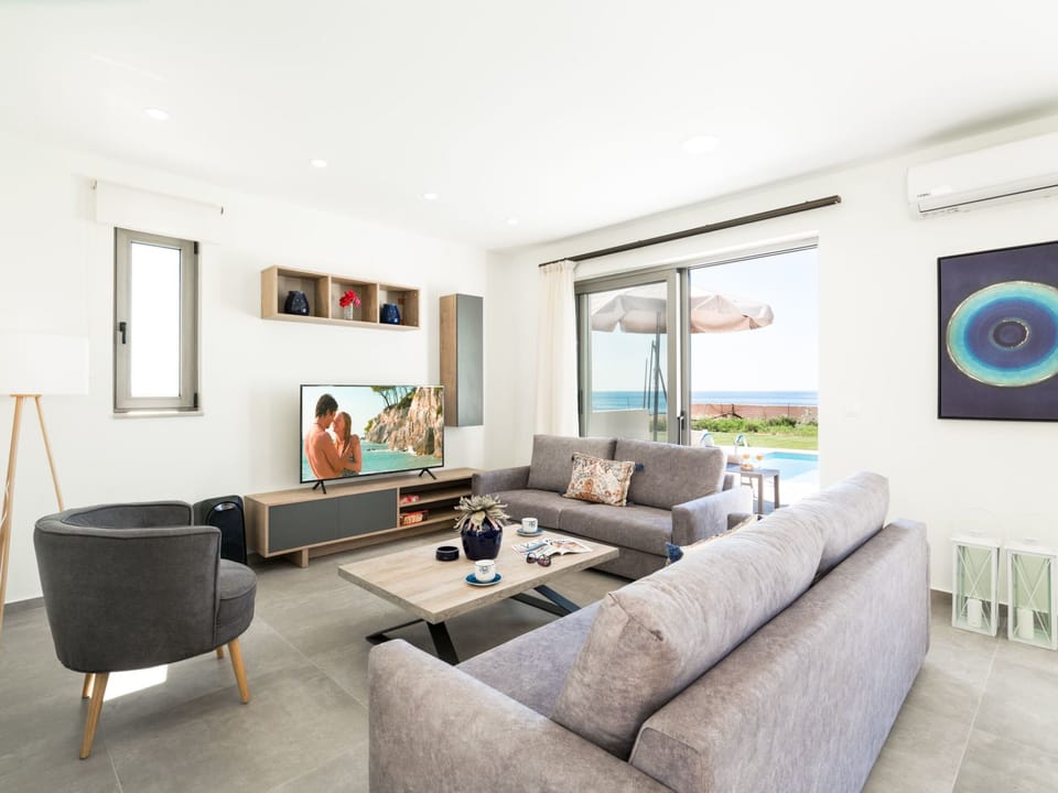 Villa am Strand mit Pool, Kinderbereich und BBQ Vacation rental in Crete