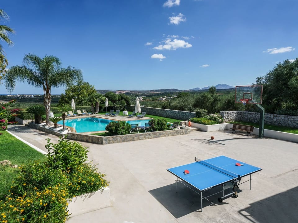 Villa mit Pool, Spielplatz, Pingpong und Grillplatz Vacation rental in Crete