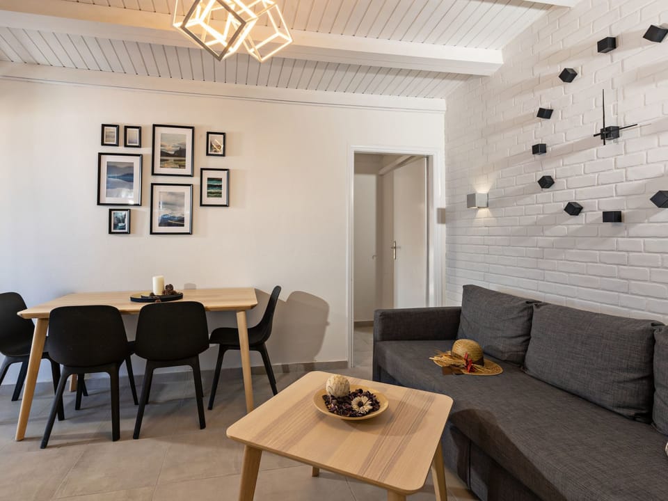 mit Doppelbett und einer Dachterrasse Apartment in Panormos in Rethymno